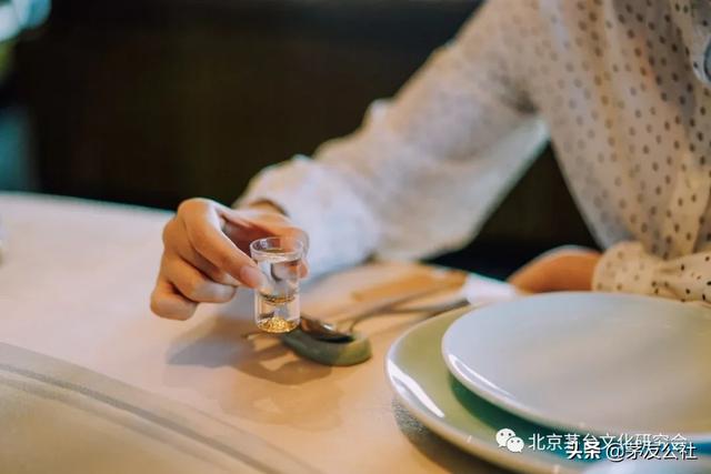 猜拳？掷骰？还有哪些好玩的游戏让酒局不冷场