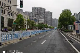 南昌红谷滩万达广场旁边临街商铺已经将近有一半左右在转让招租图片