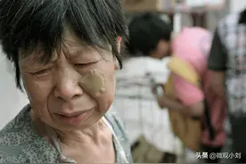 50岁婆婆老来得子后，要求儿媳抚养，儿子无奈卖房远走他乡图片