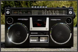 三洋SANYO在1979年推出的M-4500便携式立体声盒式收录机音响图片