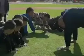 （视频）@太原人！俯卧撑到底谁强，山西萌娃与蓝朋友比赛，到底谁更强？图片