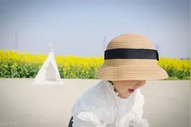 独生女孩的自述：爸妈45岁瞒着我生二胎，把我当敌对分子防备图片