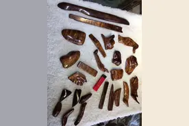 制作红木家具剩下的边角料，你们是拿去扔掉还是变废为宝？图片