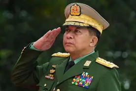 缅甸军方领导人敏昂莱，高级上将军衔，获得过俄罗斯军事合作奖章图片