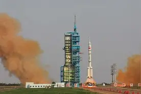 百年瞬间丨神舟九号飞船发射成功图片