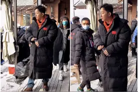 韩庚真的变成普通人了 看他私下被拍的状态 你能看出他是明星吗图片