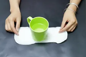 过期卫生棉不要扔，姑娘教你巧利用，省钱又实用视频封面