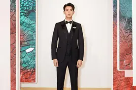 李现不烟酒拒立人设，被同事爆料看着奶茶喝白水，服现男友了图片
