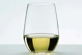 喝酒一定要晃酒杯吗？图片