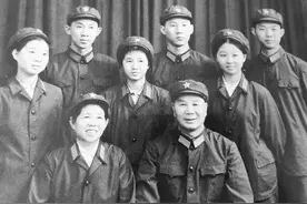 开国上将杨成武七位子女，出了三位将军，一位还是武警首位女将军图片