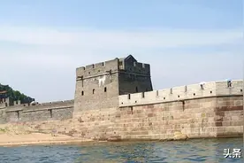 长城的尽头为什么建在海里，网友表示：这就是中国古人的智慧图片