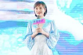 孙俪的穿衣风格越来越嫩了，蓝色裙子看着太可爱，没有"甄嬛"气质图片
