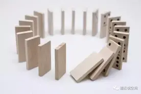 多米诺骨牌效应 | 小能量的翻天覆地图片