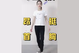 54岁李若彤太瘦了！手臂青筋暴起好抢镜，冻龄颜值惹人羡图片