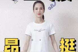 54岁李若彤太瘦了！手臂青筋暴起好抢镜，冻龄颜值惹人羡图片