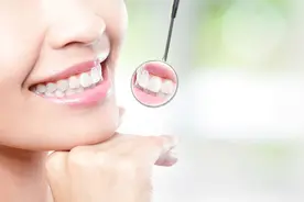 牙齿边上总有一层黄黄的东西，到底是什么？早知道早受益图片
