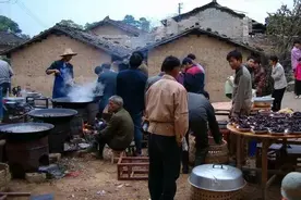 过去农村酒席都是村里人帮忙，现在为什么都喜欢一条龙服务外包呢图片