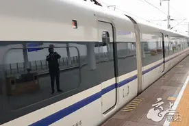 今天！襄阳三大火车站开行列车66列！图片