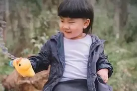 郭德纲妻子又晒小儿子，不发郭麒麟遭吐槽，德云社继承人争议再起图片