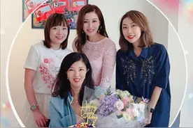 李嘉欣姐姐生日，她长相平淡妈妈却貌美，嫁10亿富豪比许晋亨还帅图片