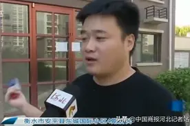 开发商欠建筑商钱，业主却倒了霉，新房房门被换锁，钥匙成摆设图片