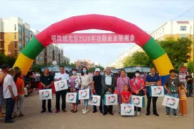临河这个小区物业给业主送礼，咋回事？图片