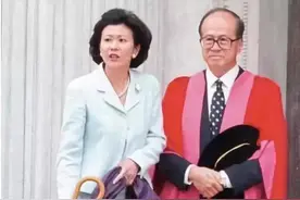 稳坐首富知己之位，李嘉诚“小女友”周凯旋可真不是一般人图片