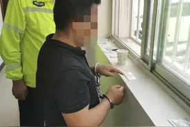 无证司机毒驾还强行冲卡 宕昌公安交警成功布控拦截图片