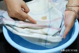 不管枕套多脏多黄，教你一招，黄渍汗渍轻松去除，洗完干净又柔软图片
