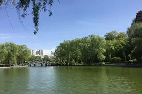 西北的天空很蓝，你羡慕吗图片