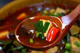 家常版猪血烧豆腐，嫩滑入味，鲜香又营养，比饭店的还好吃，下饭图片