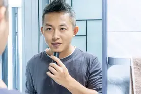 须眉便携剃须刀T3评测：新颖轻巧易携带，剃须刀也能玩时尚图片