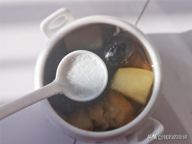 2一3人炖汤需花胶灵芝各多少 2026年一个人炖花胶汤一次的量是多少?