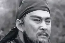 张飞像孕妇，关羽瘦成猴，演员哪来的勇气？真是一个敢选一个敢接图片