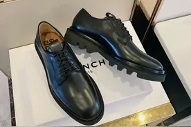 中国新式“厚底皮鞋”走红国际，致谢李宁设计指导，首发5w双售罄图片
