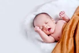 宝宝踢被子怎么办？有没有什么小妙招？图片