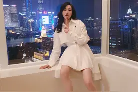 唐嫣产后拍视频，穿3300元黑T秀身材，生娃有提高衣品的效果图片