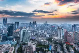 一夜上涨262万，业主抱团涨价，更反映出楼市在下滑图片