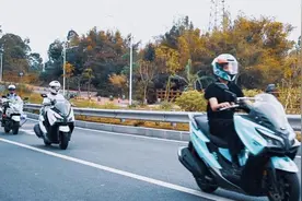 要威，更要戴头盔！驾驶摩托车，这十点你一定要做到！图片