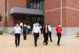 省教育厅副厅长毛杰一行莅临市一高督导检查高考准备工作，市长杨青玖参加活动图片