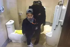 "妈，你上厕所为啥有血？"面对5岁女儿追问，妈妈回答显高智商图片