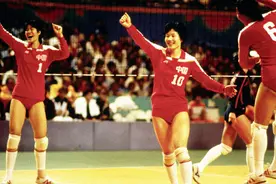 女排美女李月明：与前夫离婚，再嫁给美国人，今53岁生活滋润图片