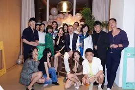 杨幂生日会来头不小！顶奢大牌是主办方，她穿一身黑依旧美成焦点图片