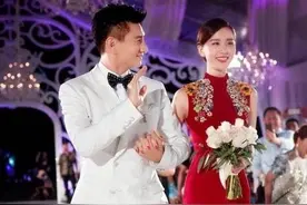 女星婚礼的敬酒服，Angelababy粉色甜美可人、高圆圆红色端庄大气图片