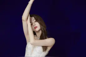 会发光的极品美貌 热巴爱你图片