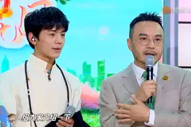 丁真与王一博同框比颜不输阵，身高看齐汪涵，脸却只有钱枫的一半图片
