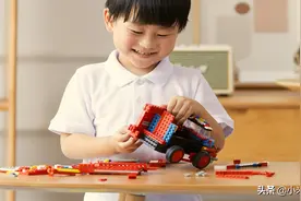 孩子自己就能拼好的机器人！全新一代智能学习AI百变机器人来了图片
