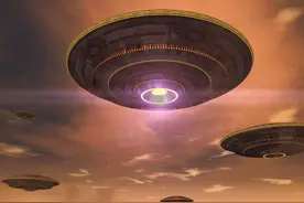 UFO又来造访地球？宇航员直播时，网友发现2个神秘光球飞过图片