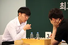 幻灯-最强棋士战决赛申真谞拿下两局 2020年战绩34胜4败图片
