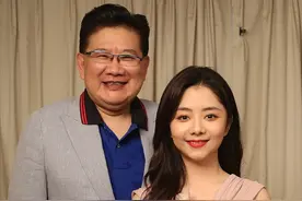 谭松韵穿粉色连体裤，没了“幼稚”感多了轻熟韵味，气质太好了图片